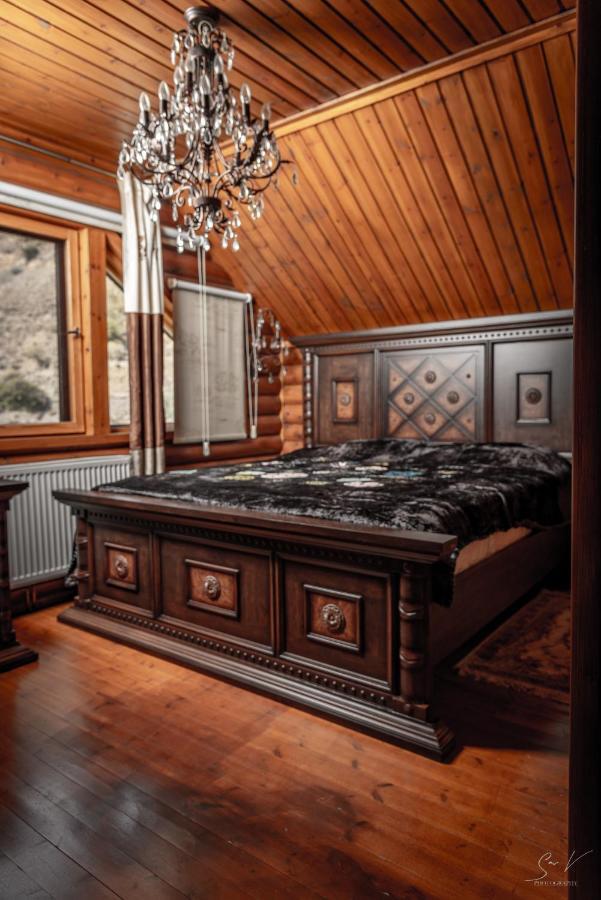 *2 Bdr Log House /Mountains/Queen Bed/Fireplace Gourri Exterior photo